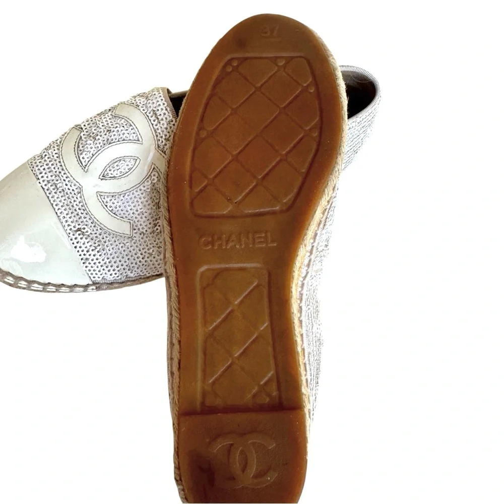 CHANEL White Interlocking CC Patent Sequins Espadrille